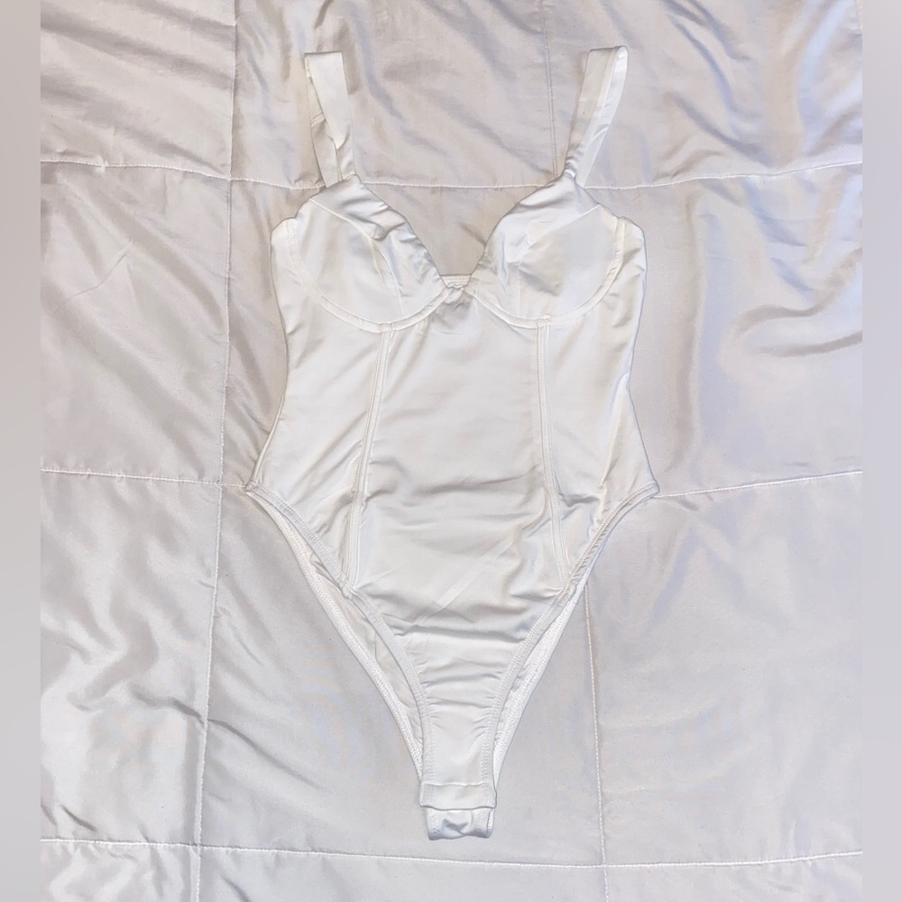 **** SOLD **** Princess polly white bodysuit